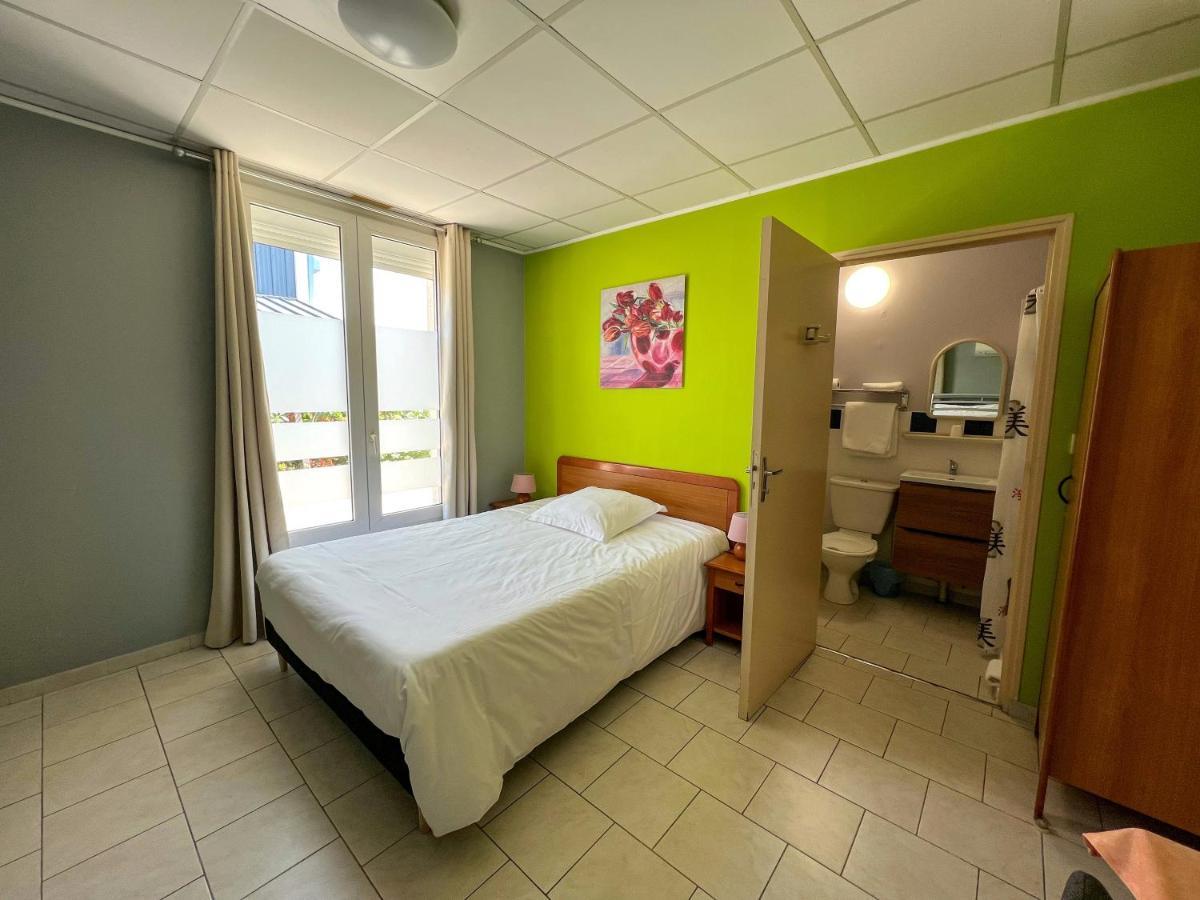 Le Petit Logis Hotel Beaumont-en-Véron Buitenkant foto