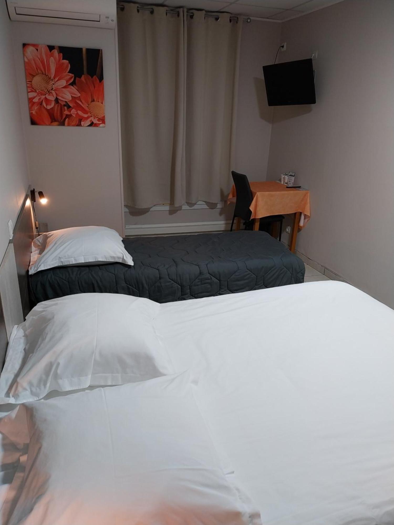 Le Petit Logis Hotel Beaumont-en-Véron Buitenkant foto