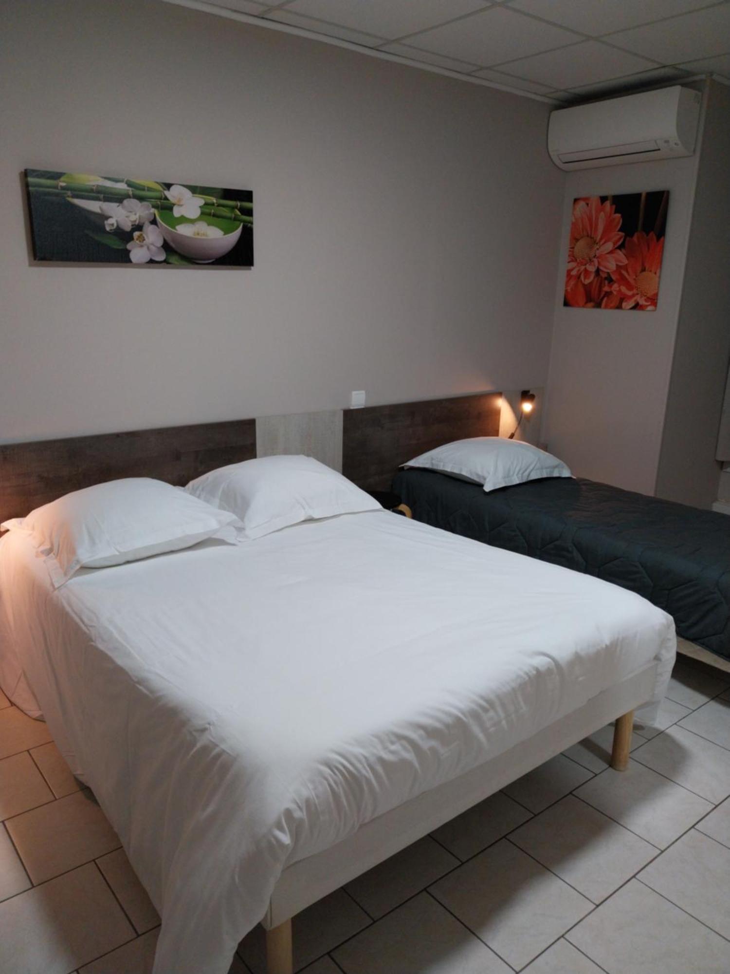 Le Petit Logis Hotel Beaumont-en-Véron Buitenkant foto