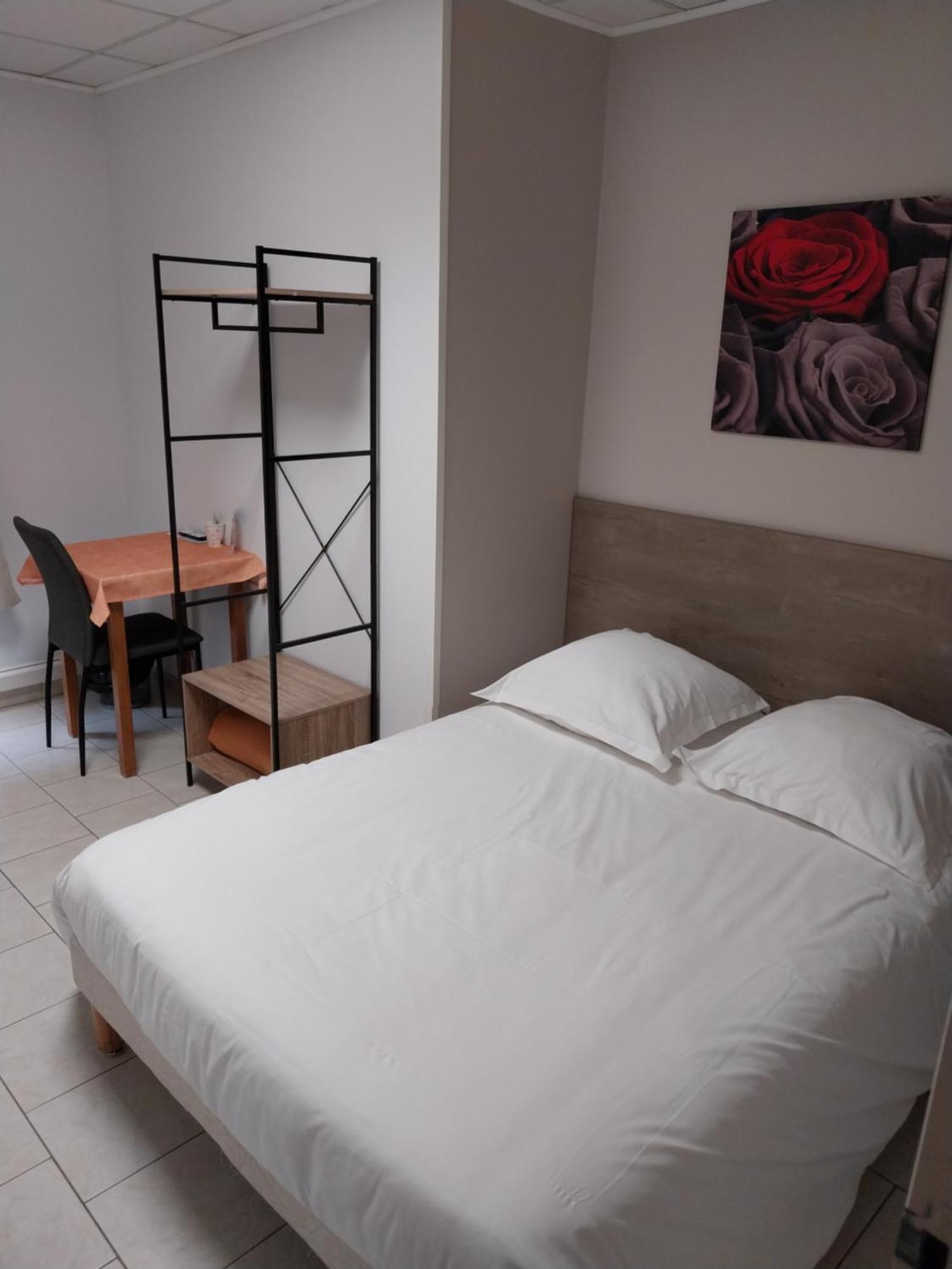 Le Petit Logis Hotel Beaumont-en-Véron Buitenkant foto