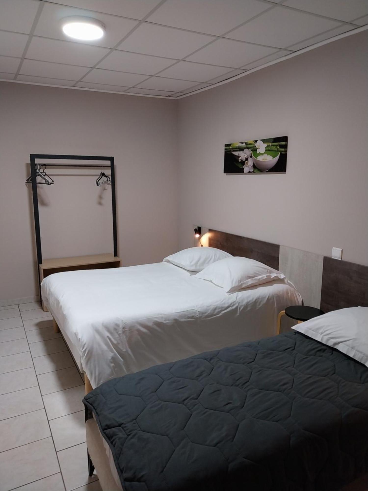 Le Petit Logis Hotel Beaumont-en-Véron Buitenkant foto